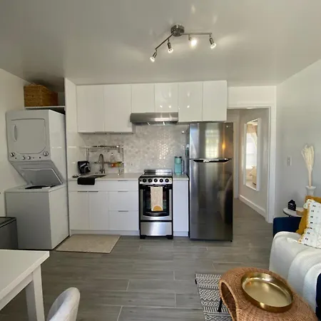 Cape Bungalow - Newly Renovated, Fully Equipped, Minutes From The Beach!